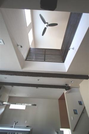 吹抜け空間は開放感いっぱい。