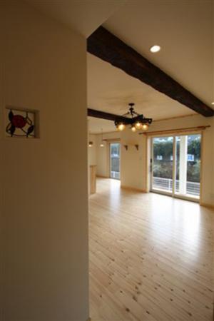 広々リビングは、ゆったり暮らす秘訣ですよ。