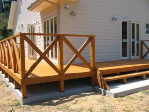 広々デッキで家族でのびのび。