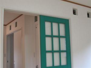 ビビットな色使いがお洒落さを際立たせていますね。