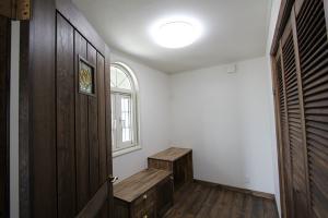 手づくり棚のある、ご主人様お気に入りの書斎コーナー。