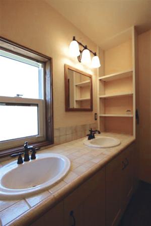 洗面も手づくりのオーダーメイドです。